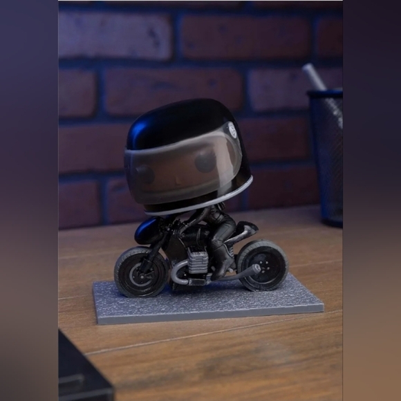 Funko Pop! Rides DC The Batman Selina Kyle on Motorcycle Vinyl Figure 281 Black - Picture 2 of 10